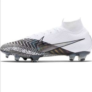 Meet your Posher, Jossian